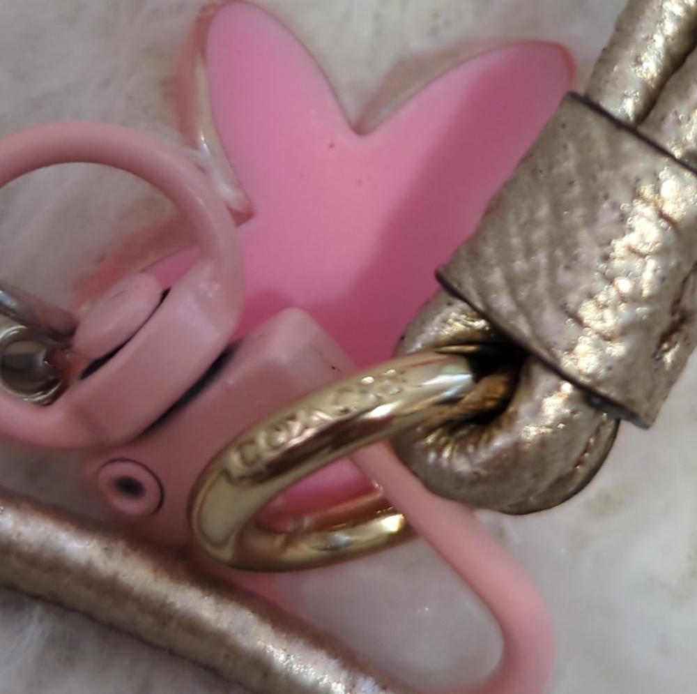 Coach Metallic Gold Leather Lanyard With Clear Badge Holder Flower Charm Teacher - Picture 3 of 4